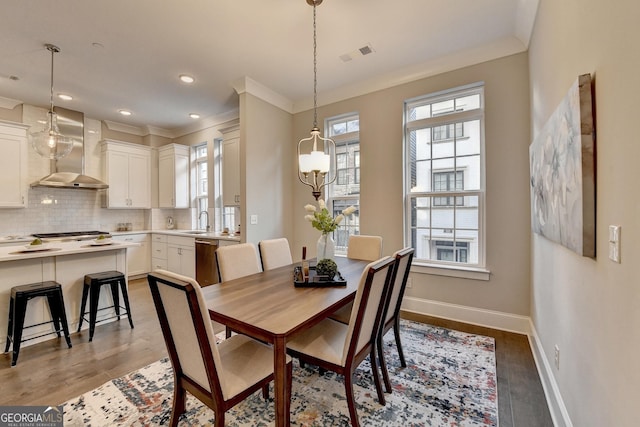 606 Broadview Ter NE, Atlanta, GA 30324 - dining space featuring visible vents, ornamental molding, light wood-style flooring, and baseboards