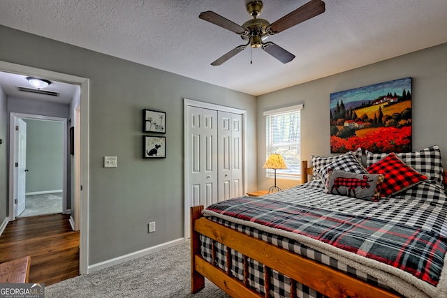 bedroom featuring baseboards, a closet, carpet flooring, and visible vents