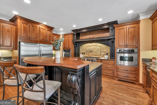 kitchen with crown molding, appliances with stainless steel finishes, recessed lighting, decorative backsplash, and light wood-type flooring