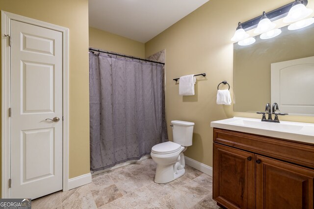 full bathroom with baseboards, vanity, toilet, and curtained shower