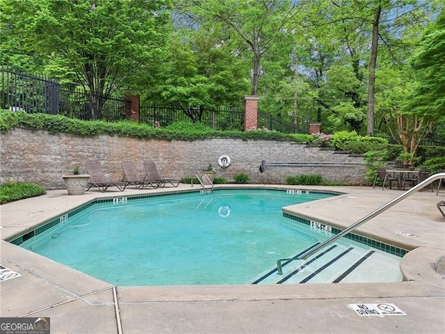 5559 Glenridge Dr Unit 1103, Sandy Springs, GA 30342 - surrounding community with stairs and mail area