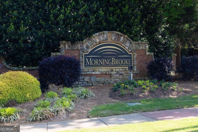 view of community / neighborhood sign