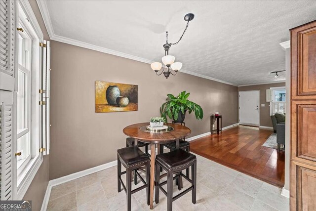 331 Lakemoore Dr NE Unit C, Atlanta, GA 30342 - dining area with baseboards, an inviting chandelier, and ornamental molding
