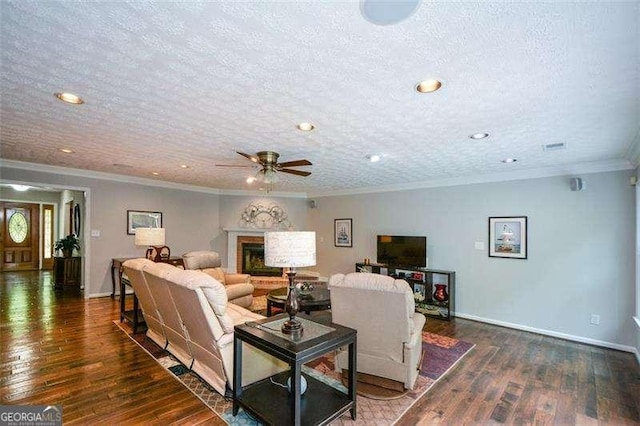 living room with wood-type flooring, a ceiling fan, baseboards, and recessed lighting