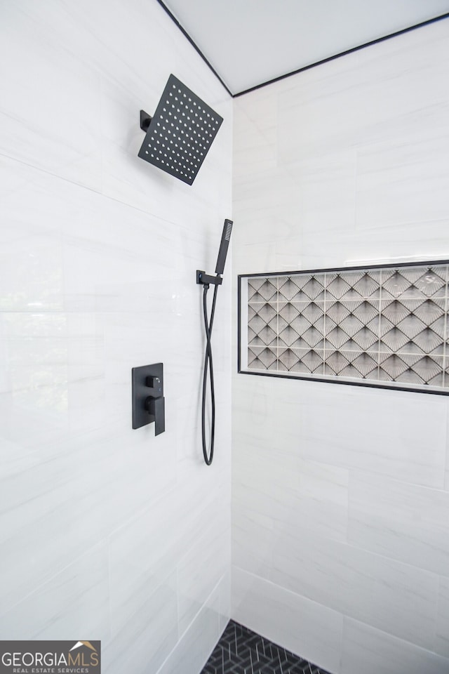 615 Woodwork Way, Roswell, GA 30076 - full bath with a tile shower