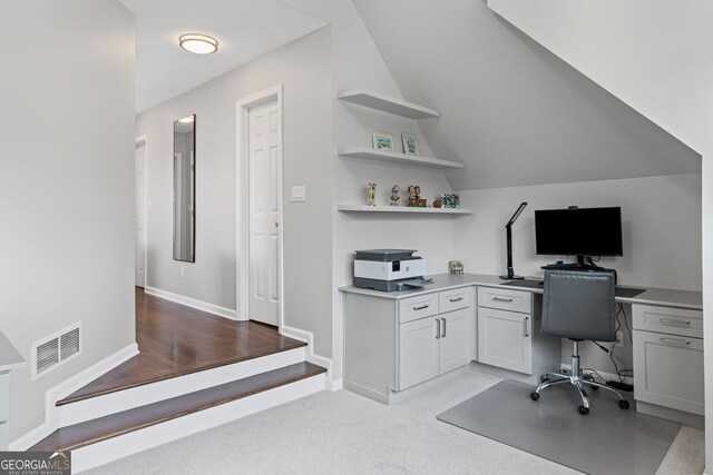 office featuring visible vents, built in study area, and baseboards