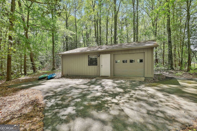 337 Andrew Bailey Rd, Sharpsburg, GA 30277 - garage with a forest view