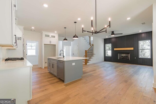 unfurnished dining area with visible vents, light wood-type flooring, baseboards, an inviting chandelier, and recessed lighting