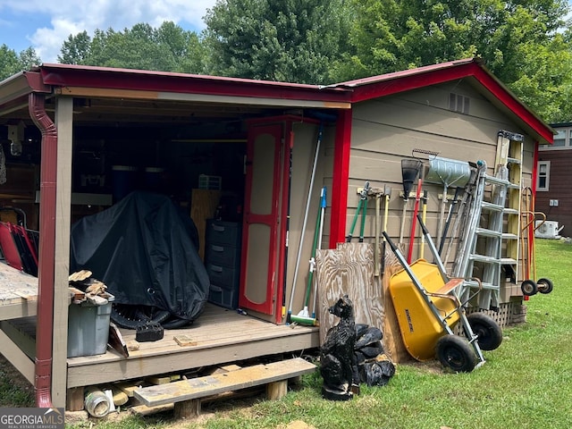 view of outbuilding