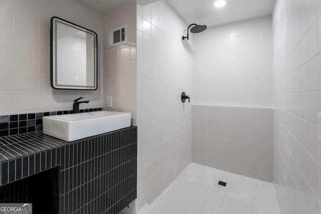 5020 Vallo Vista Ct, Atlanta, GA 30342 - bathroom featuring recessed lighting, tiled shower, vanity, and visible vents