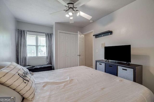 bedroom with a ceiling fan and a closet
