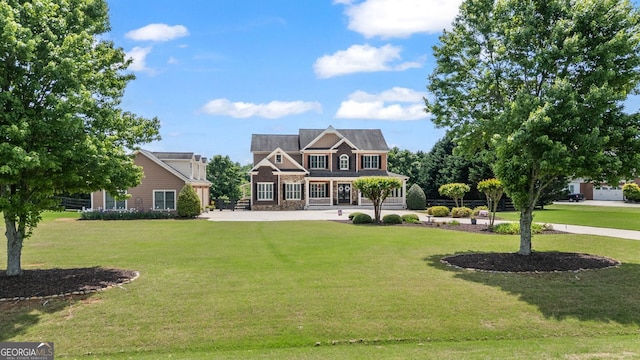 view of front of house featuring a front lawn