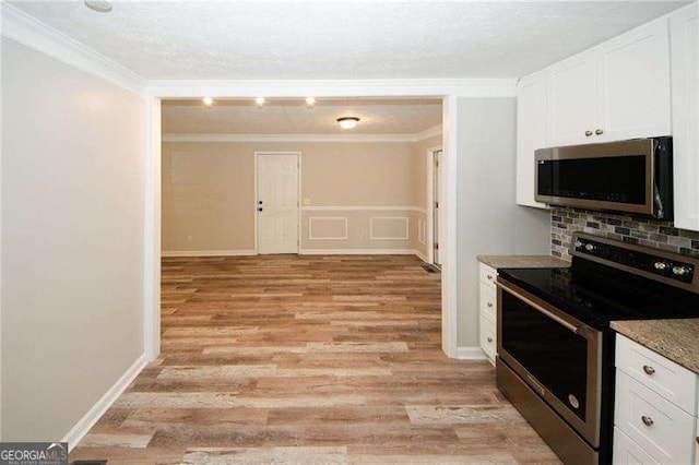 1616 W Kellogg Cir, Douglasville, GA 30134 - kitchen with crown molding, stainless steel appliances, white cabinets, and light wood-type flooring