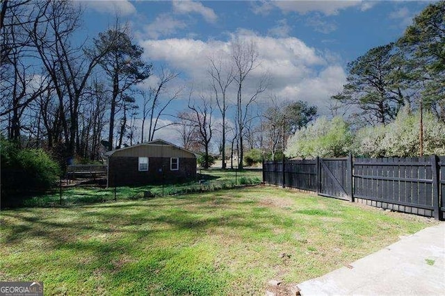 1616 W Kellogg Cir, Douglasville, GA 30134 - view of yard with fence and a gate