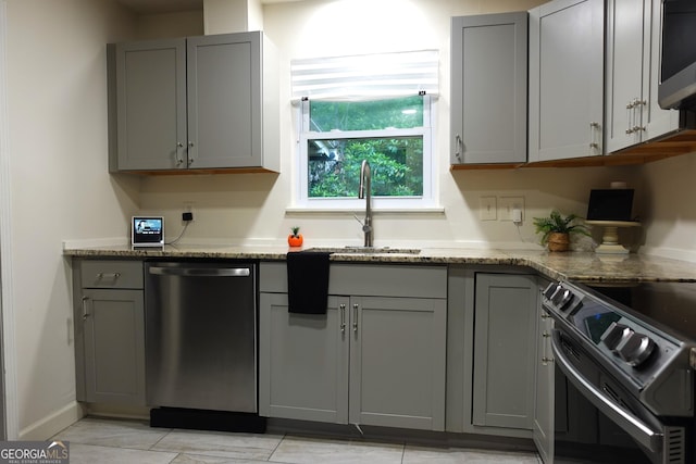 875 Eleanor Ct NW, Atlanta, GA 30318 - kitchen featuring stainless steel appliances, gray cabinets, and a sink