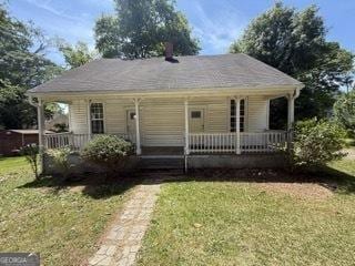 view of front of house featuring a porch and a front yard
