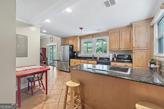100 Tanglewood Rd, Eatonton, GA 31024 - kitchen with a kitchen bar, visible vents, black appliances, a peninsula, and light tile patterned flooring