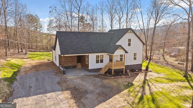 view of front of property with roof with shingles
