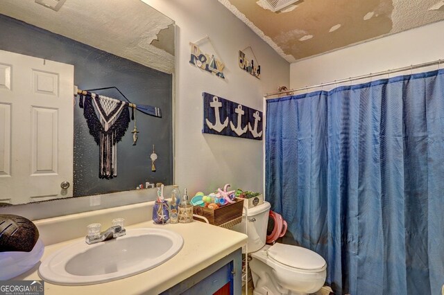 172 Evergreen Dr, Jackson, GA 30233 - full bath featuring toilet, a shower with curtain, visible vents, and vanity