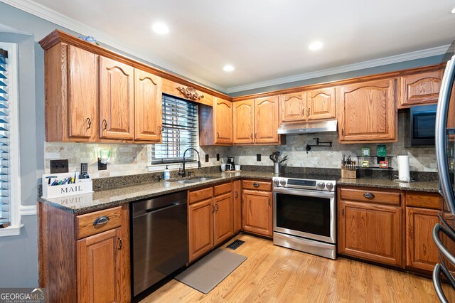 96 Grover Way, Dallas, GA 30157 - kitchen with stainless steel appliances, a sink, under cabinet range hood, light wood-style flooring, and backsplash