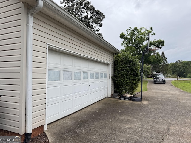 garage featuring aphalt driveway