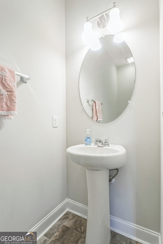 113 Hamlet Ct, Hinesville, GA 31313 - bathroom with baseboards and a sink