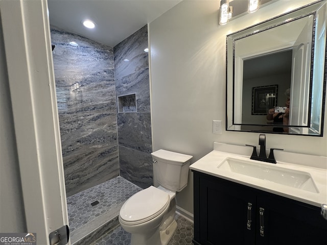 2833 Oldknow Dr NW, Atlanta, GA 30318 - bathroom with a tile shower, vanity, tile patterned floors, toilet, and recessed lighting