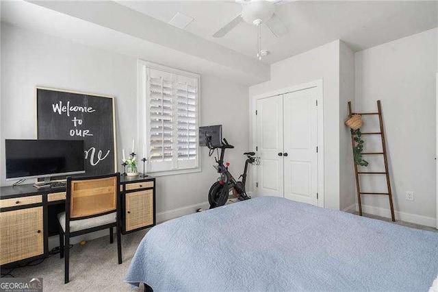 bedroom with baseboards, ceiling fan, and a closet