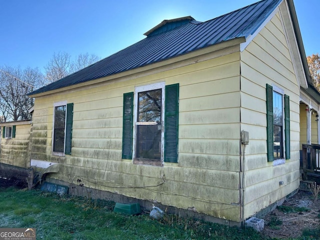 405 Magnolia St, Lafayette, GA 30728 - view of side of property featuring crawl space and metal roof