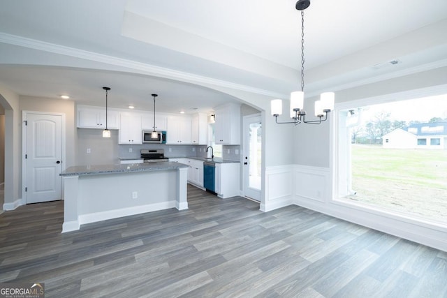 280 Grady Brock Rd Lot 21, Martin, GA 30557 - kitchen featuring appliances with stainless steel finishes, a chandelier, arched walkways, plenty of natural light, and recessed lighting