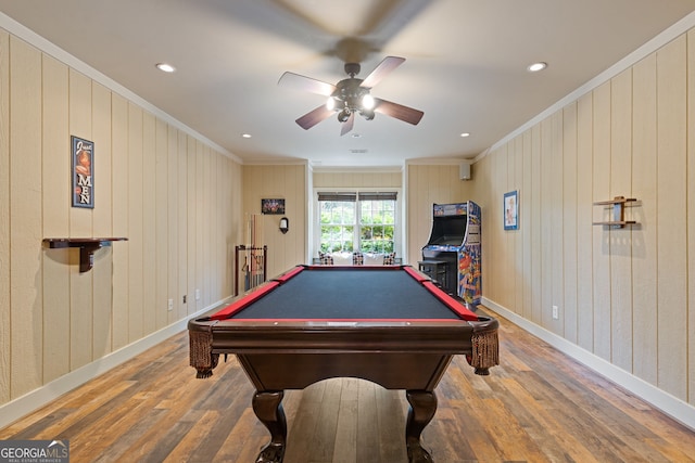playroom featuring crown molding, ceiling fan, and wood finished floors