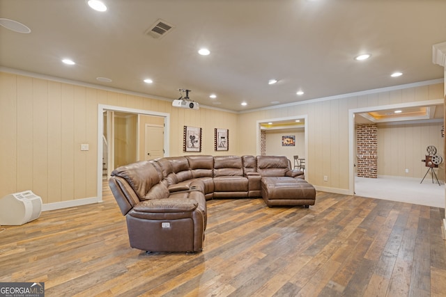 living room featuring visible vents, crown molding, hardwood / wood-style flooring, baseboards, and recessed lighting