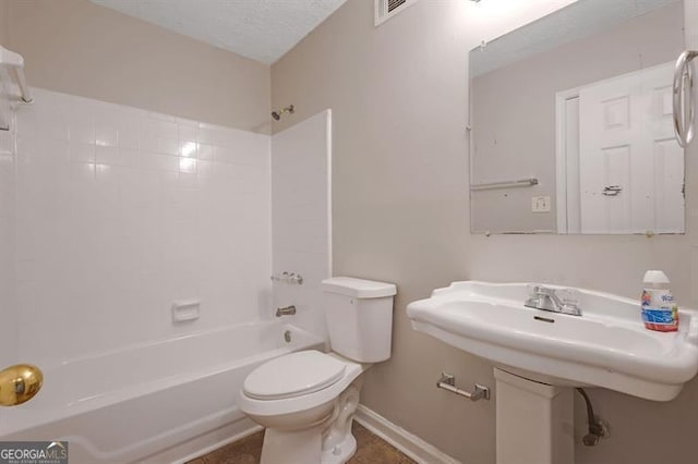 785 Redland Dr, Jonesboro, GA 30238 - full bathroom featuring toilet and bathing tub / shower combination
