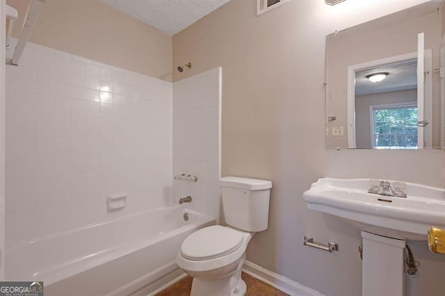 785 Redland Dr, Jonesboro, GA 30238 - bathroom with toilet and shower / bathtub combination