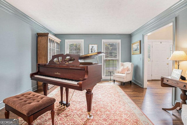 living area featuring baseboards, ornamental molding, and wood finished floors