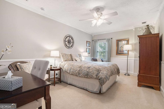 bedroom with visible vents, ornamental molding, a ceiling fan, and light colored carpet