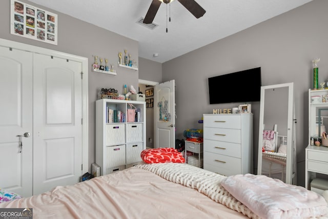 bedroom with ceiling fan, a closet, and visible vents