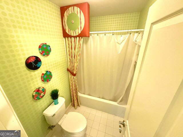 bathroom featuring toilet, wallpapered walls, tile patterned flooring, and shower / tub combo