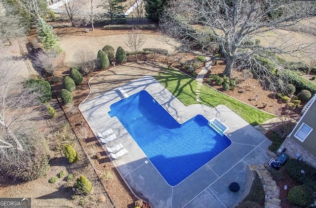 view of swimming pool