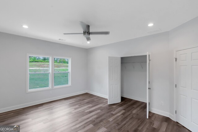 unfurnished bedroom with wood finished floors, recessed lighting, baseboards, a ceiling fan, and a closet