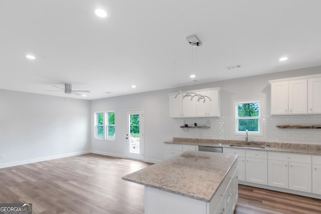 kitchen with a sink, plenty of natural light, light wood-type flooring, ceiling fan, and recessed lighting