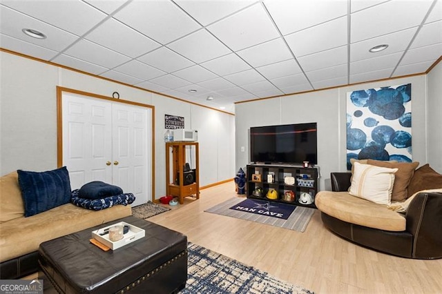 living area featuring crown molding, recessed lighting, and wood finished floors