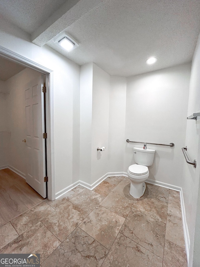 3077 Oakside Cir, Milton, GA 30004 - bathroom featuring a textured ceiling and recessed lighting