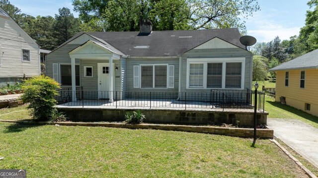 1774 Campbellton Rd, Atlanta, GA 30311 - view of front of house featuring a chimney and a front lawn