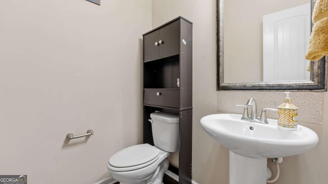 1155 Hampton Oaks Dr, Alpharetta, GA 30004 - bathroom featuring toilet and baseboards