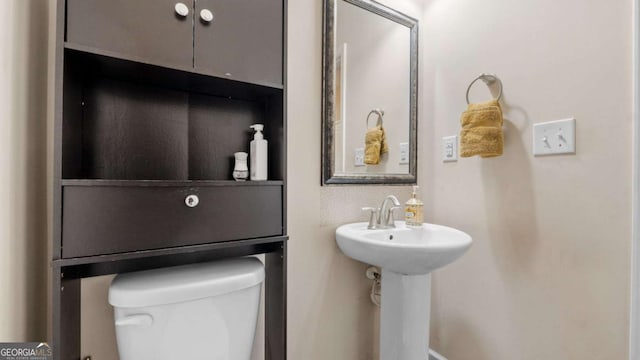 1155 Hampton Oaks Dr, Alpharetta, GA 30004 - bathroom featuring toilet