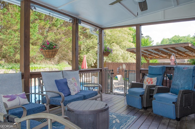 sunroom / solarium with a ceiling fan