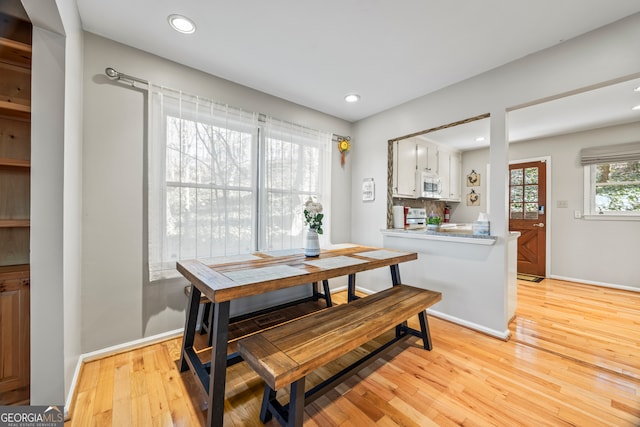dining area featuring recessed lighting, baseboards, and light wood finished floors