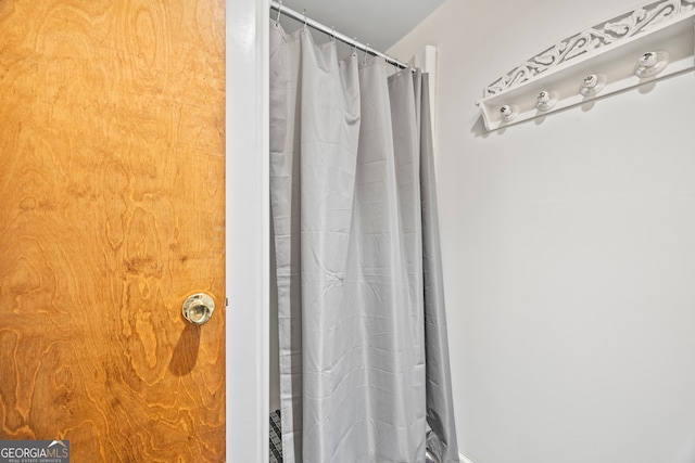 bathroom with curtained shower