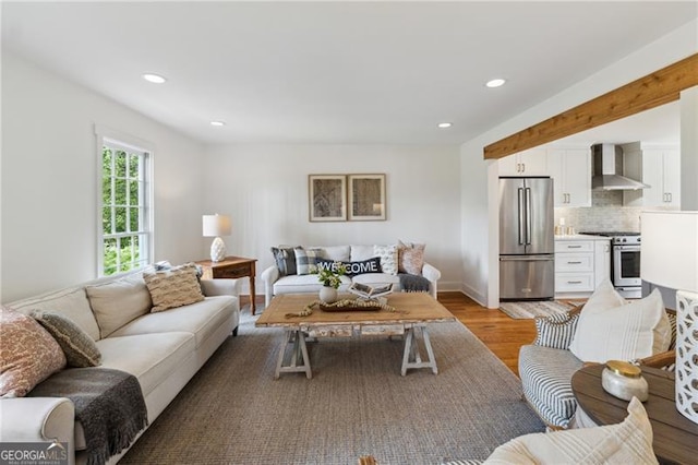living area featuring light wood-type flooring, recessed lighting, and baseboards